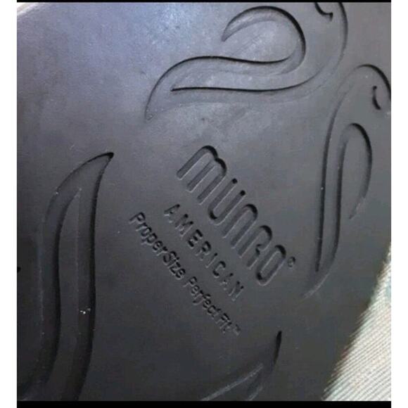 Munro American Liz Pump Black Leather Shootie Slip On Block Heel 8.5N New No Box - Picture 9 of 12